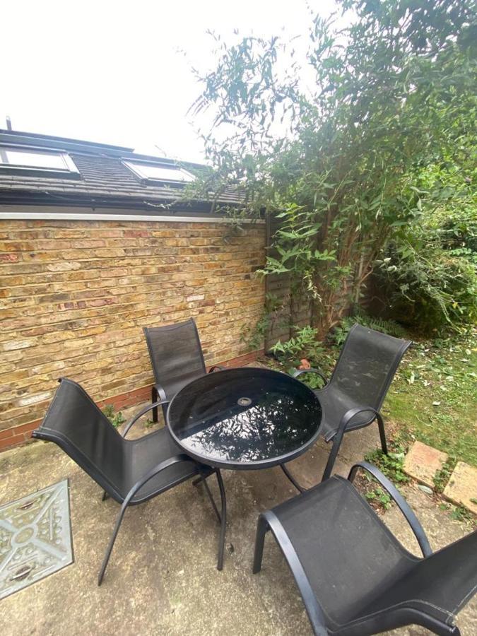3 Bedroom House Ealing Londen