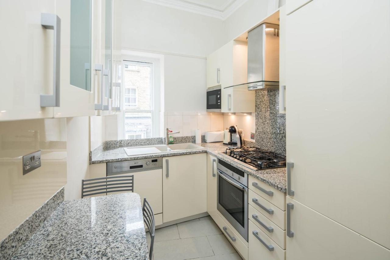 Gloucester Station Gem: 3 Bedroom Oasis London