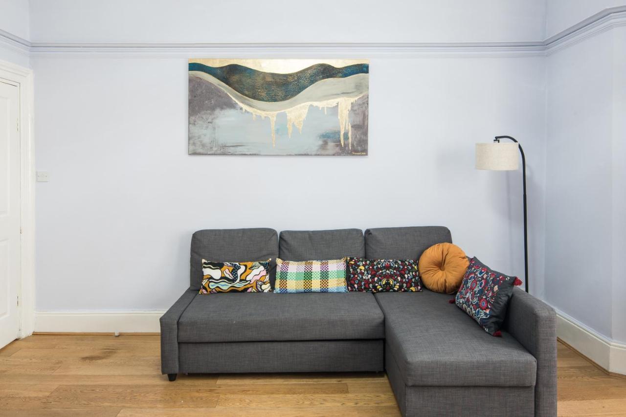 Gloucester Station Gem: 3 Bedroom Oasis *