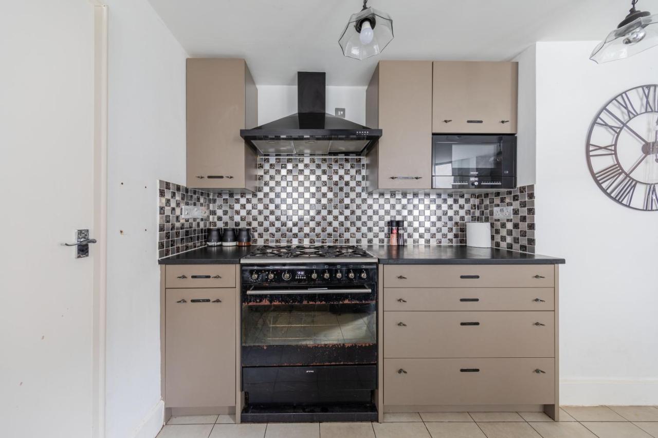 Charming 1 Bed Flat W Courtyard In