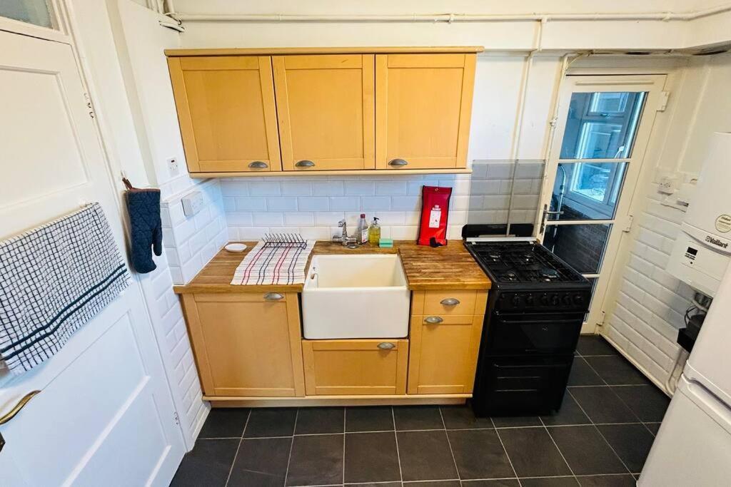 Traditional 3 Bed Flat In Highgate * Londres