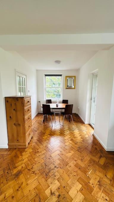 Traditional 3 Bed Flat In Highgate Appartement Londres