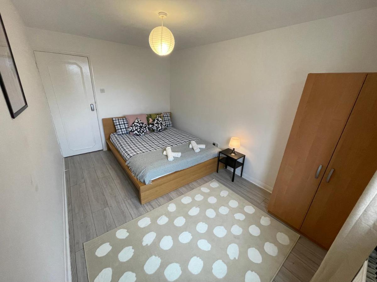 Apartment Enormous Family Flat London
