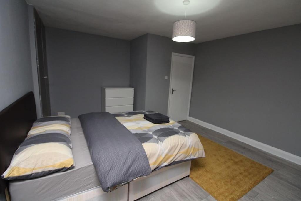 Modern 2 Bed Close To City