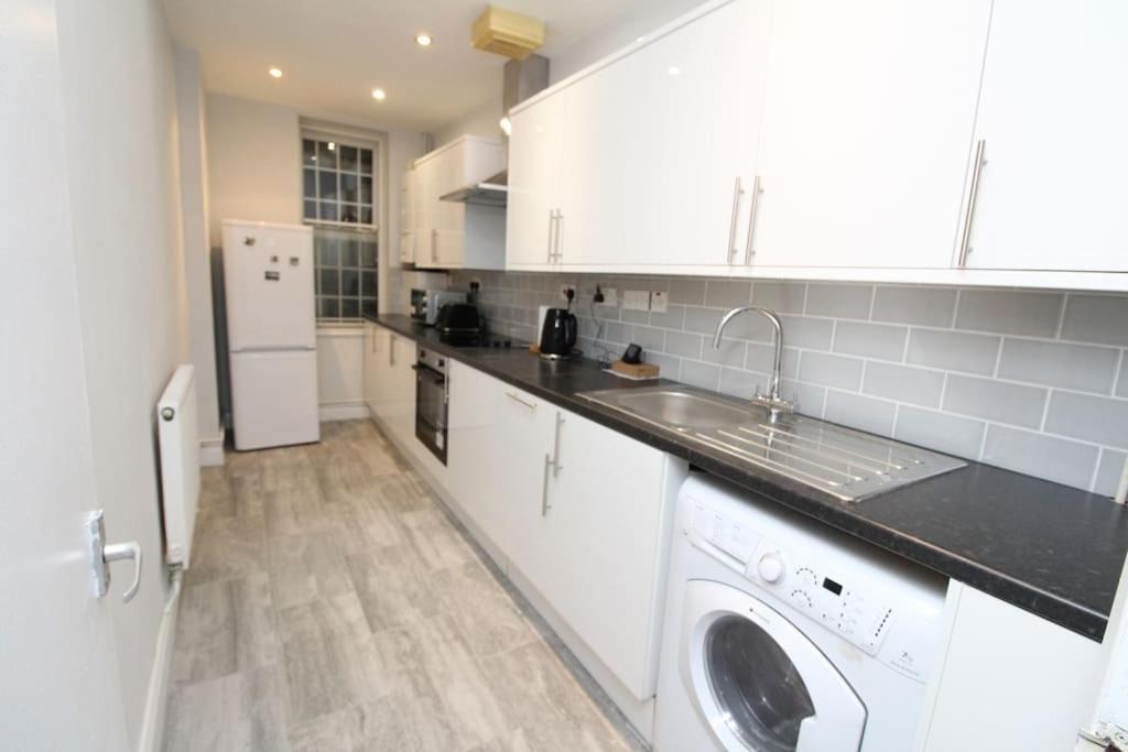 Modern 2 Bed Close To City Apartamento *