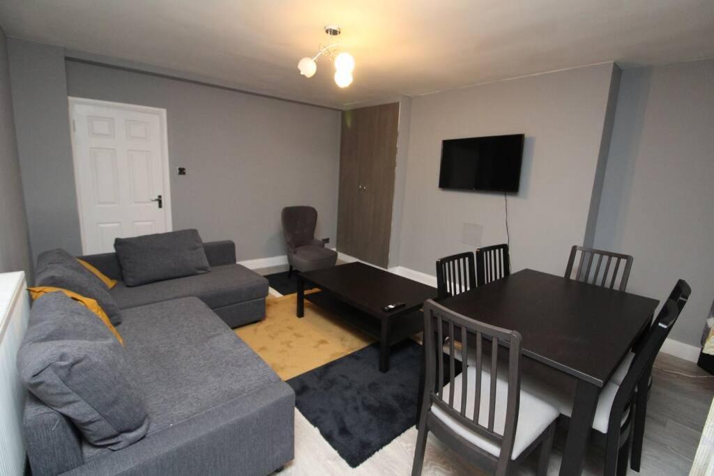 Modern 2 Bed Close To City * Londres