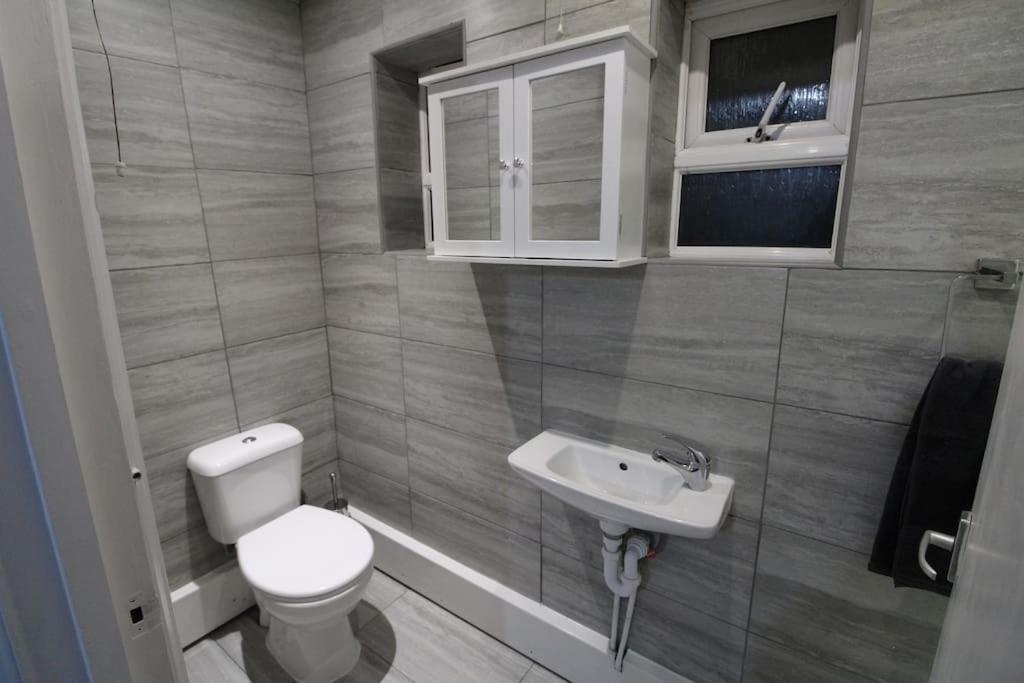 Modern 2 Bed Close To City