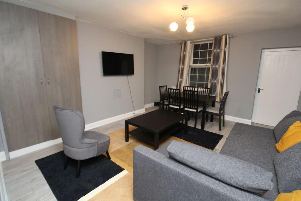 Apartamento Modern 2 Bed Close To City