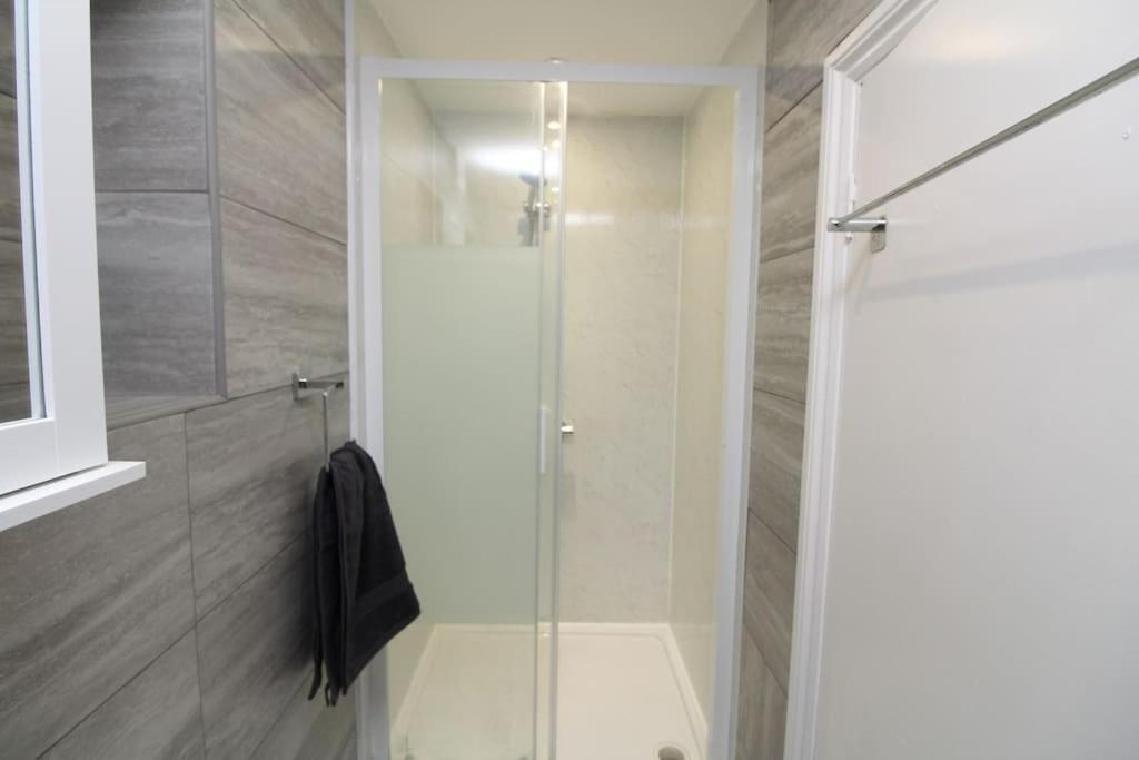 Apartamento Modern 2 Bed Close To City