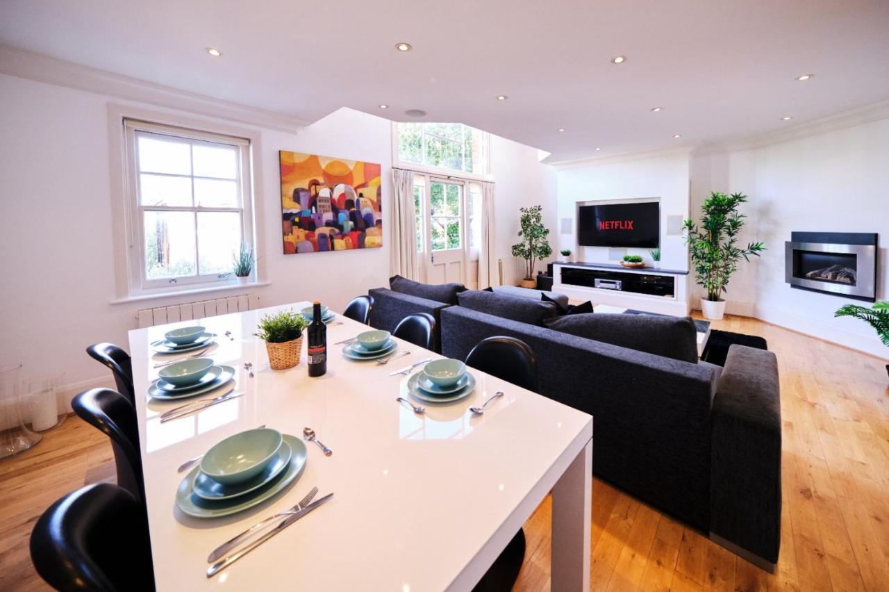 Apartment Pluxa Ebony - Fireplace With Workspace & Unlimited Wi-fi London