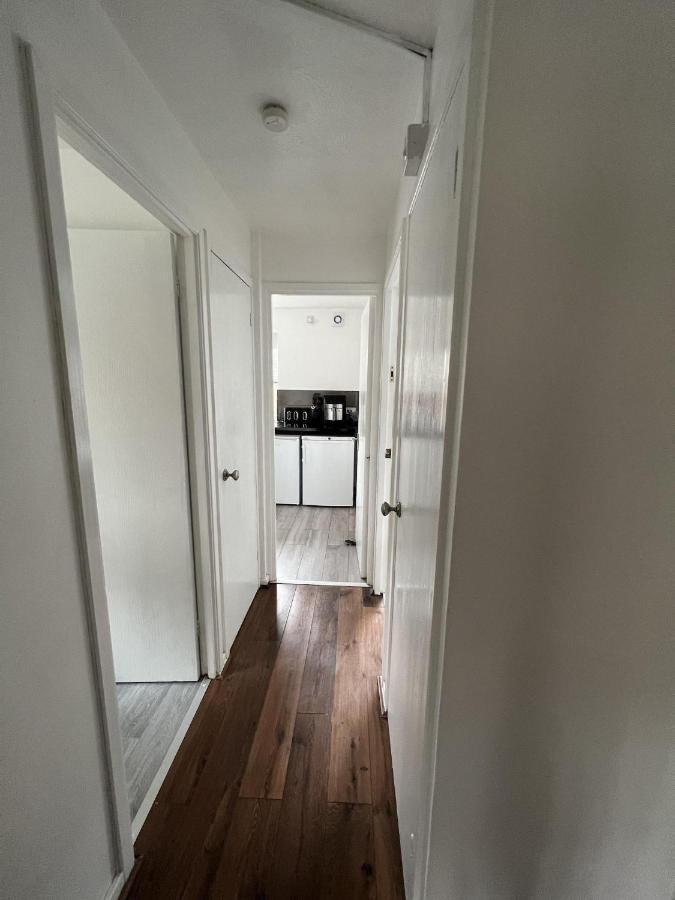 Canary Wharf Haven - Spacious & Homely Entire 1 Bedroom Flat * Londen