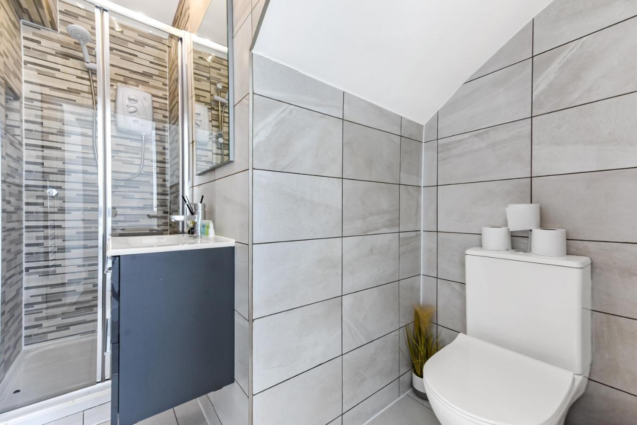 Comfy And Contemporary One Bedroom Flat Londres