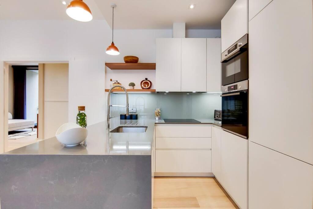 11 Borough - Bright & Spacious 2-bed Near Bridge Appartement Londen