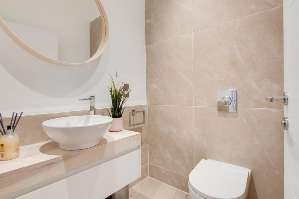 Appartement 11 Borough - Bright & Spacious 2-bed Near Bridge Londen