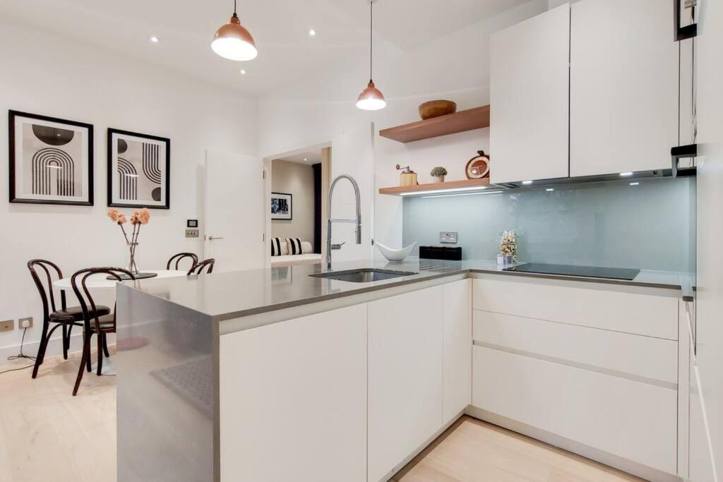 11 Borough - Bright & Spacious 2-bed Near Bridge Appartement Londen