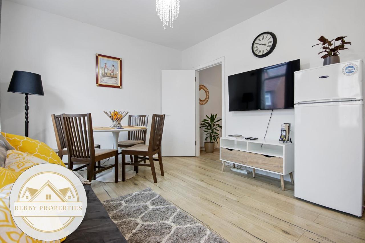 Modern 2 Bed East By Rebby Sleeps 5 Near Canning Town Station * Londres