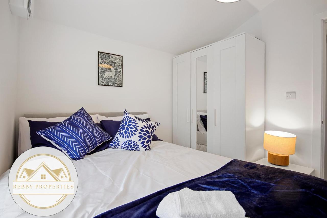 Modern 2 Bed East By Rebby Sleeps 5 Near Canning Town Station * Londres
