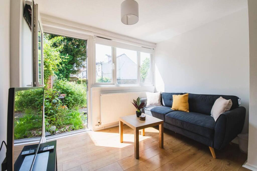 Apartamento Stylish & Tranquil Flat With Excellent Connections