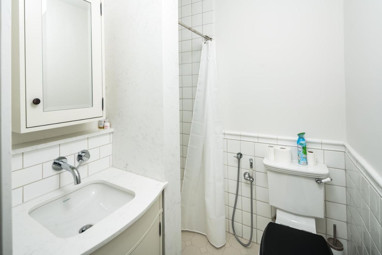 4 Bedroom House Up To 10 People At Heart Of Kensington And Chelsea *