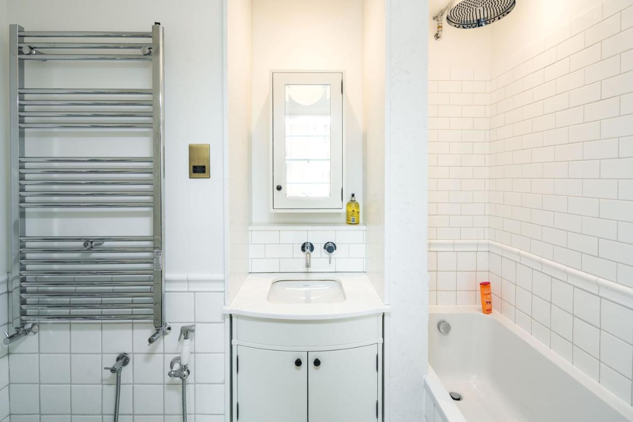 4 Bedroom House Up To 10 People At Heart Of Kensington And Chelsea *