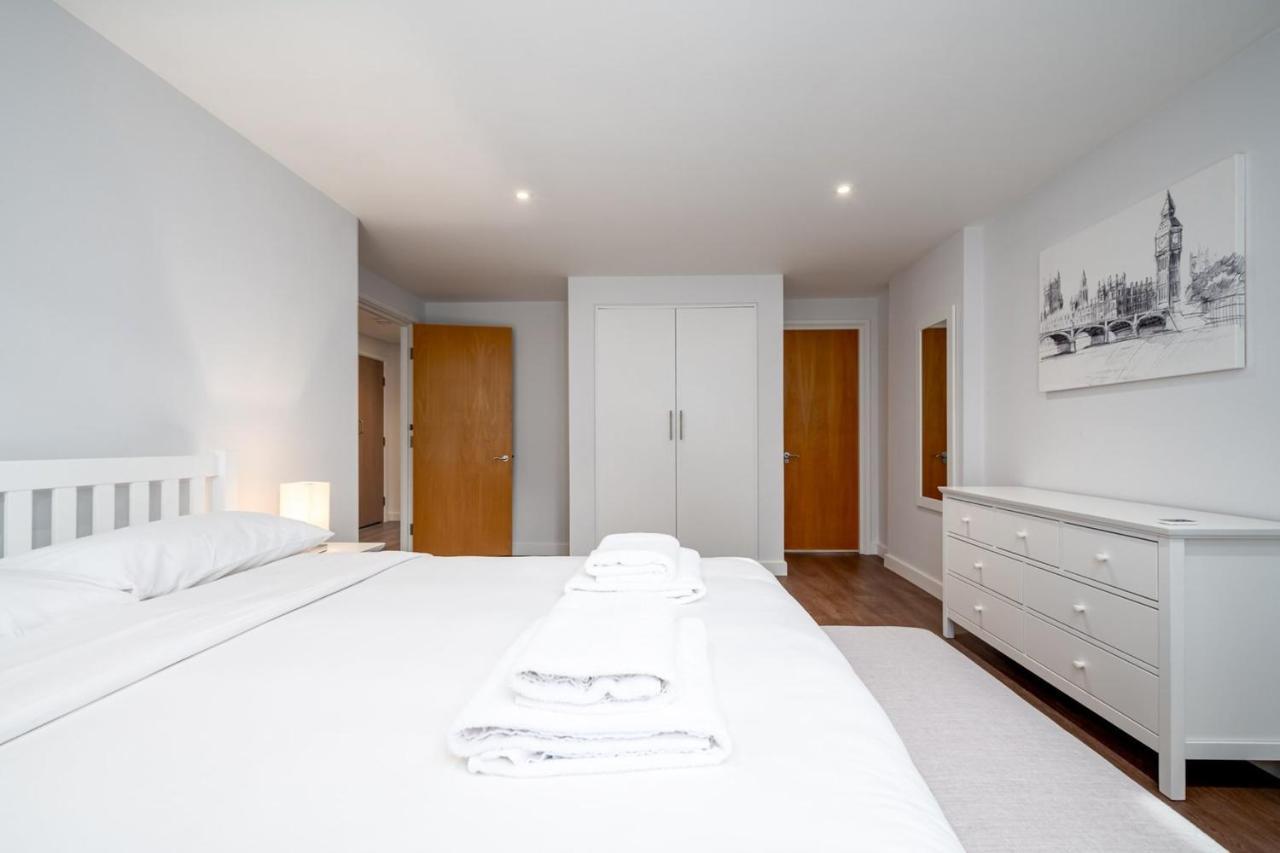 Modern & Spacious 2 Bedroom In Apartamento
