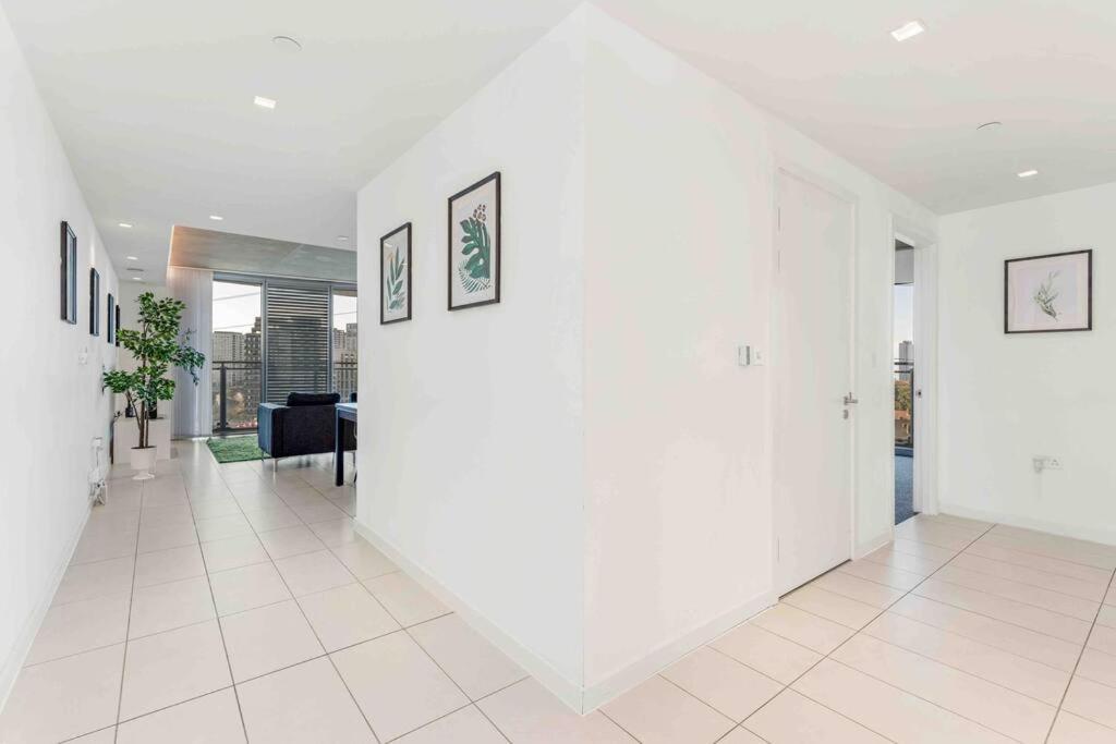 Appartement Luxury 3min Walk To Excel,city Hall, O2 *