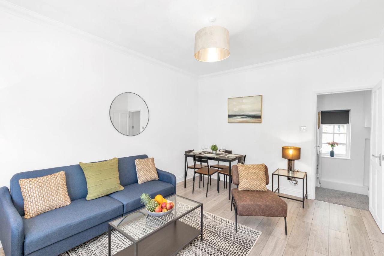 Modern Two Bedroom With Free Parking! *