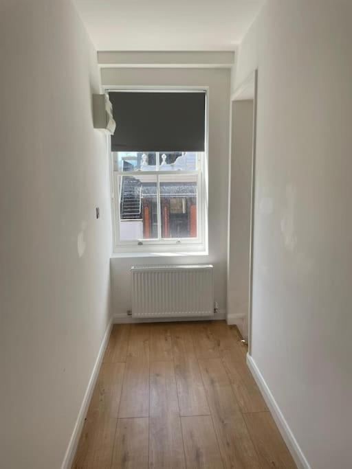 Flat 1 Latchmere, 2 Bedroom, 2 Bathroom Flat * Londres