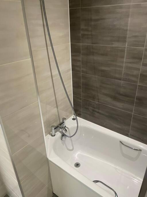 Flat 1 Latchmere, 2 Bedroom, 2 Bathroom Flat Appartement Londres