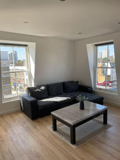 Flat 5 Latchmere, 2 Bedroom, 1 And A Half Bathrooms Flat Appartement