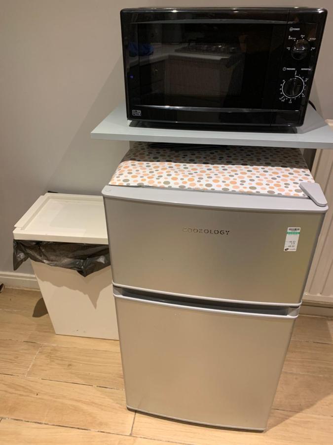 - Entire Lower Ground Floor - Only 7 Mins Walk Kings Cross St Pancras Station Apartment *