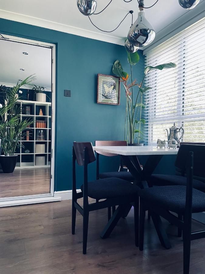 Luxury Mid Century Homestay *