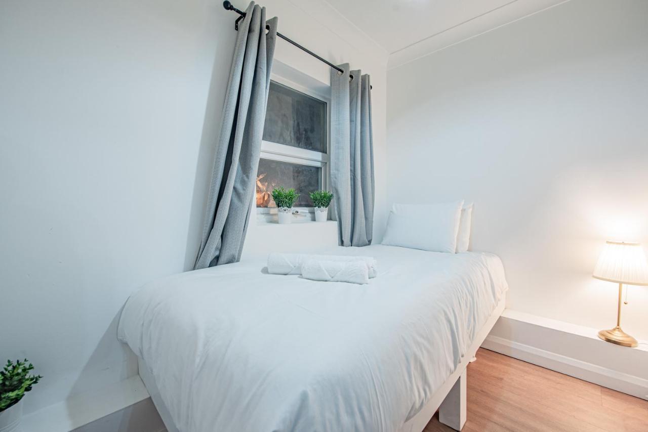 Bright Cosy With Parking And Outdoor Patio Londres