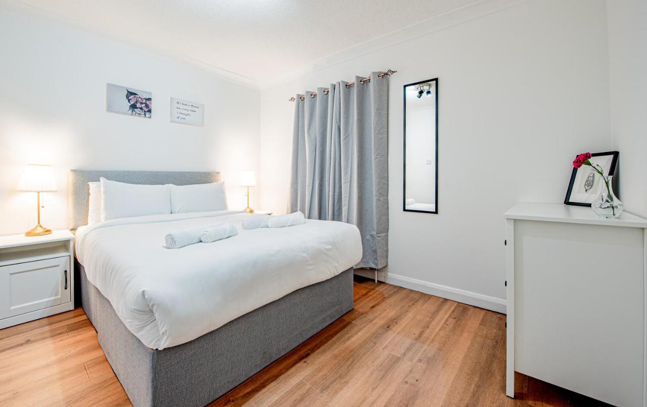 Bright Cosy With Parking And Outdoor Patio Londres