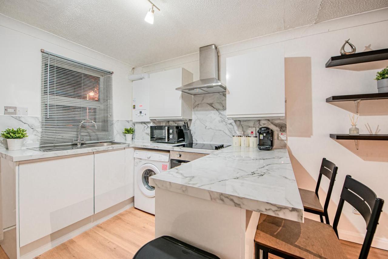 Bright Cosy With Parking And Outdoor Patio Appartement Londres