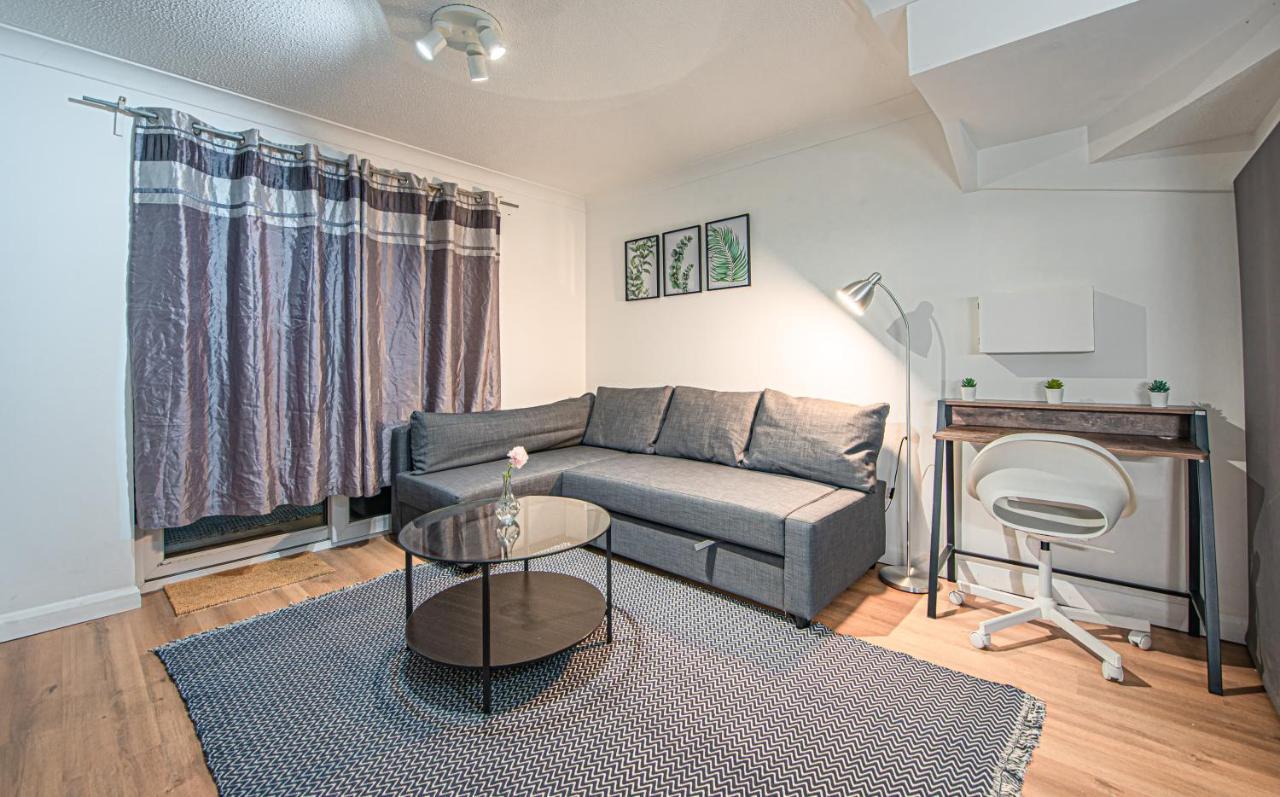 Bright Cosy With Parking And Outdoor Patio Apartamento