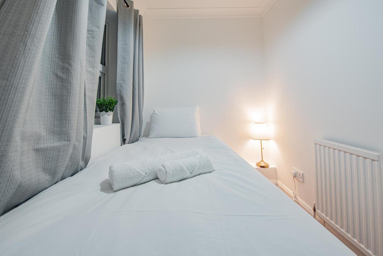 Bright Cosy With Parking And Outdoor Patio * Londres