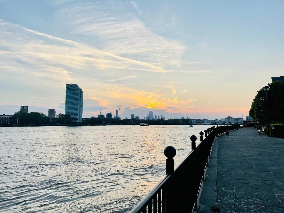 Riverside Premium Double Garden View E14 London