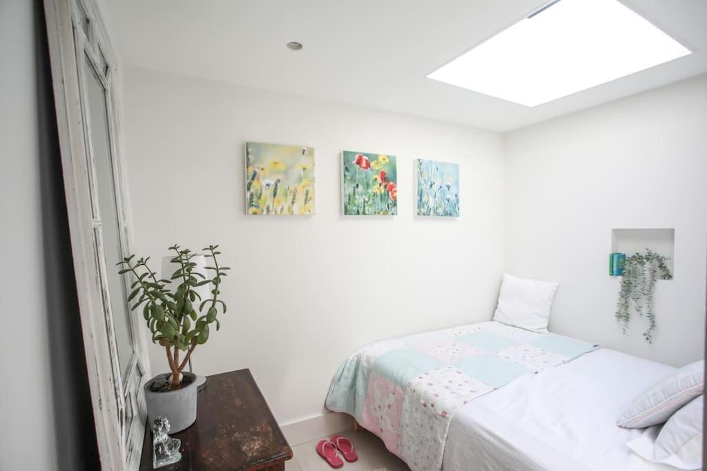 Stunning, Architecturally Designed Garden With Parking Appartement Londres