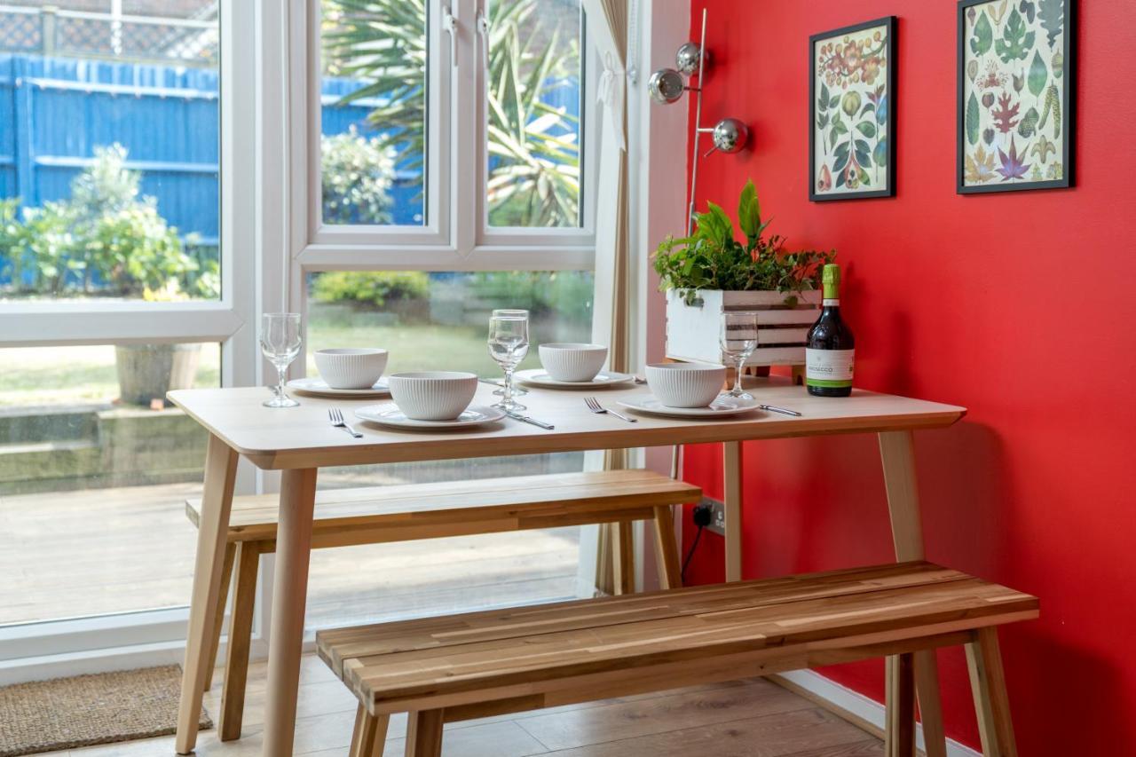 Striking Flat With Charming Garden And Desk Appartement *