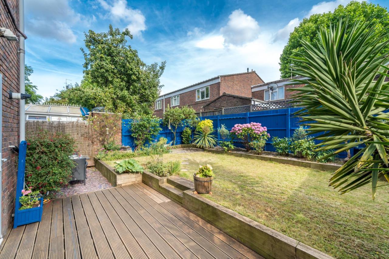 Striking Flat With Charming Garden And Desk Londres
