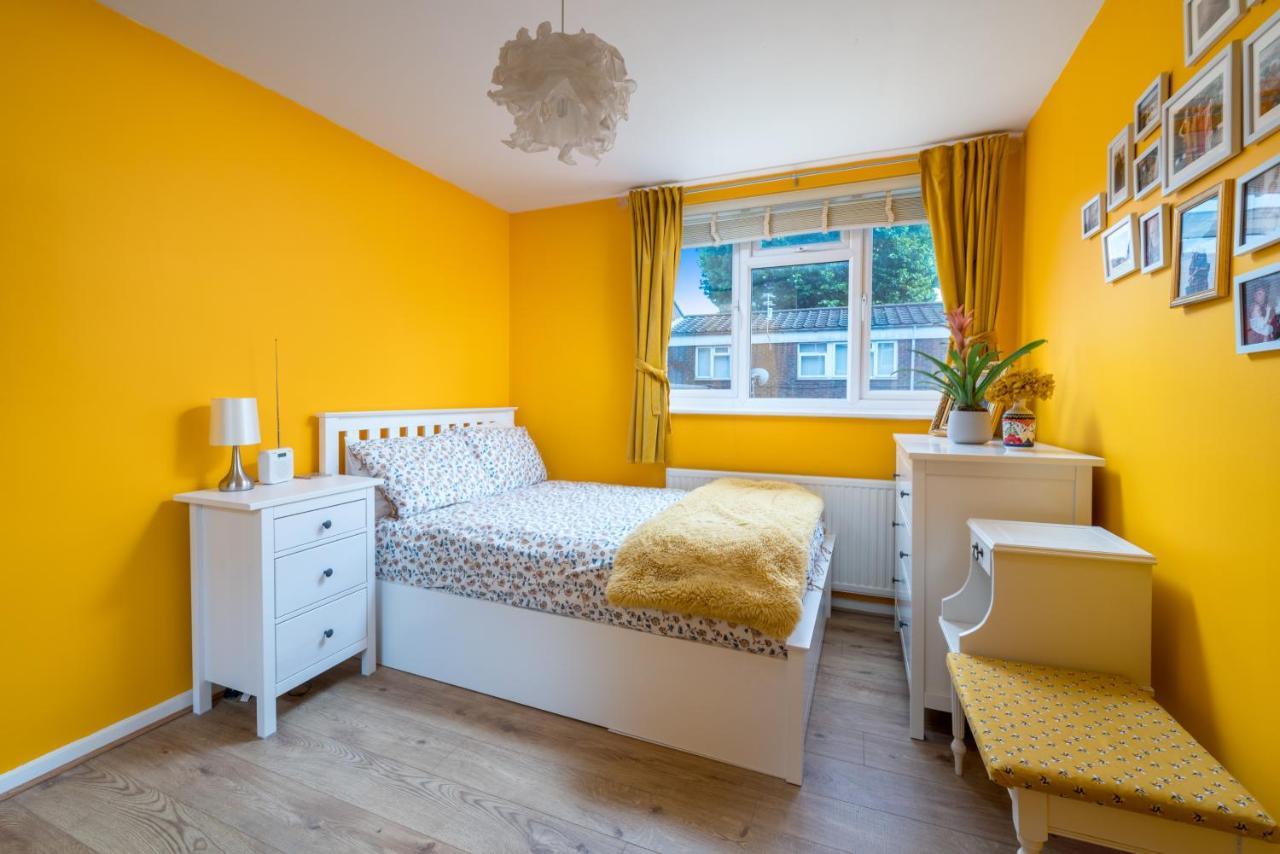 Striking Flat With Charming Garden And Desk Appartement *