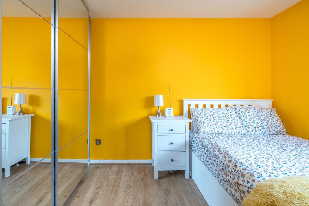 Appartement Striking Flat With Charming Garden And Desk Londres