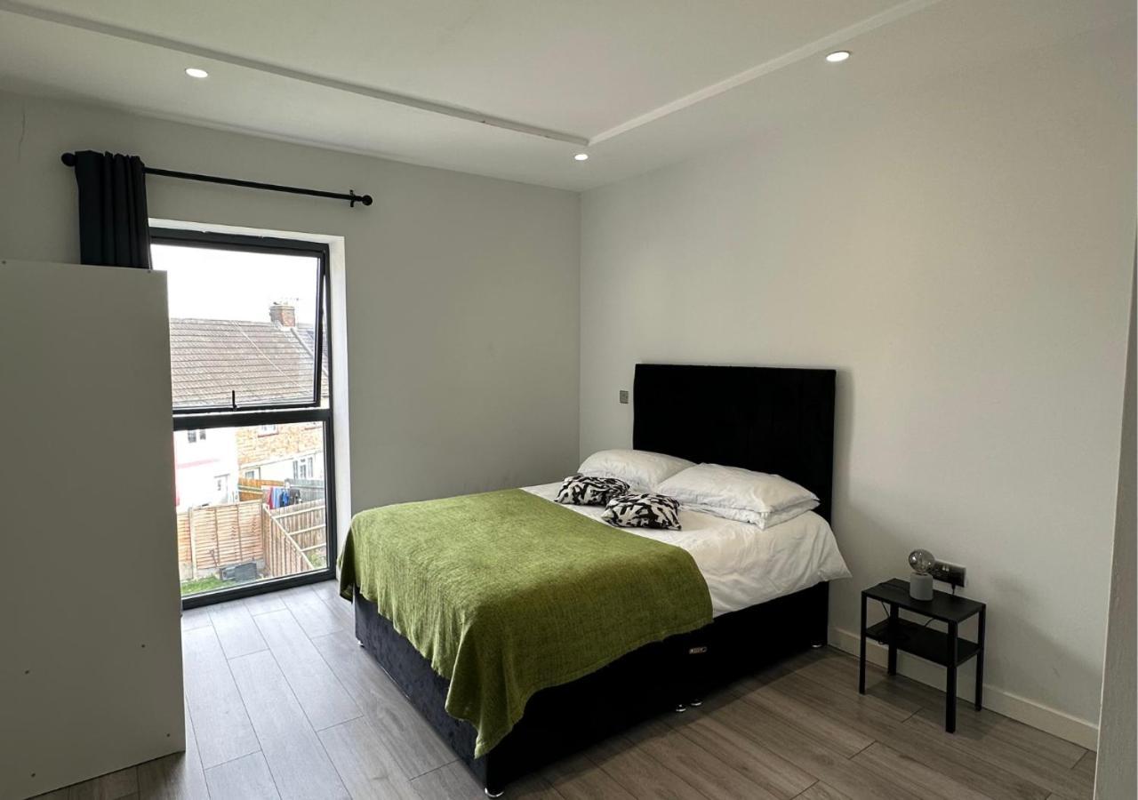 Apartment Stratford With Balcony