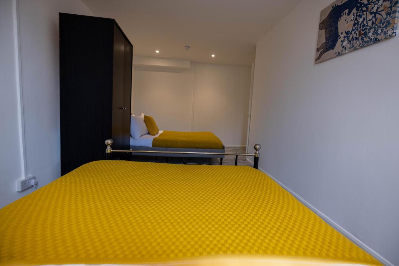 3 Bedrooms-8guests-babycot-15mintopepys-freeparkg Londres
