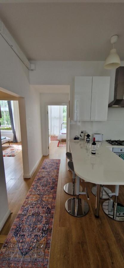 Primrose Hill - Charming, Cosy, 2 Double Bedrooms Apartment