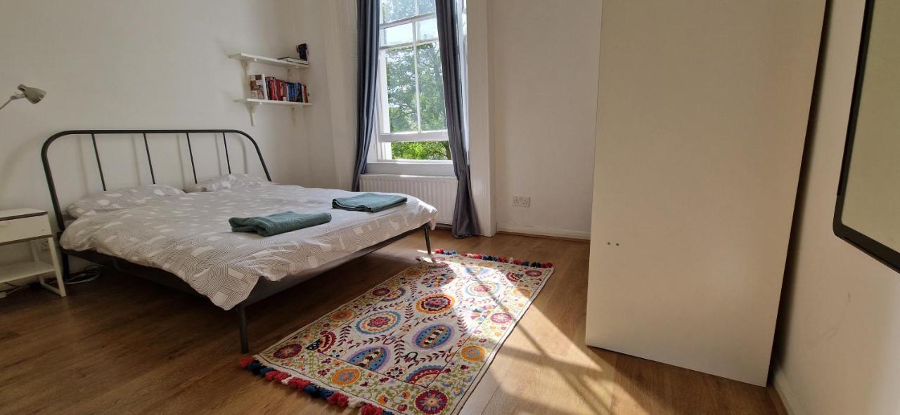 Primrose Hill - Charming, Cosy, 2 Double Bedrooms * London