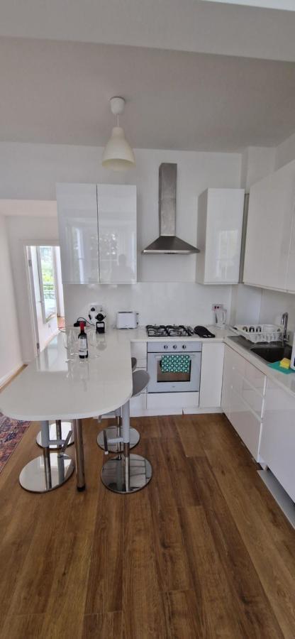 Primrose Hill - Charming, Cosy, 2 Double Bedrooms