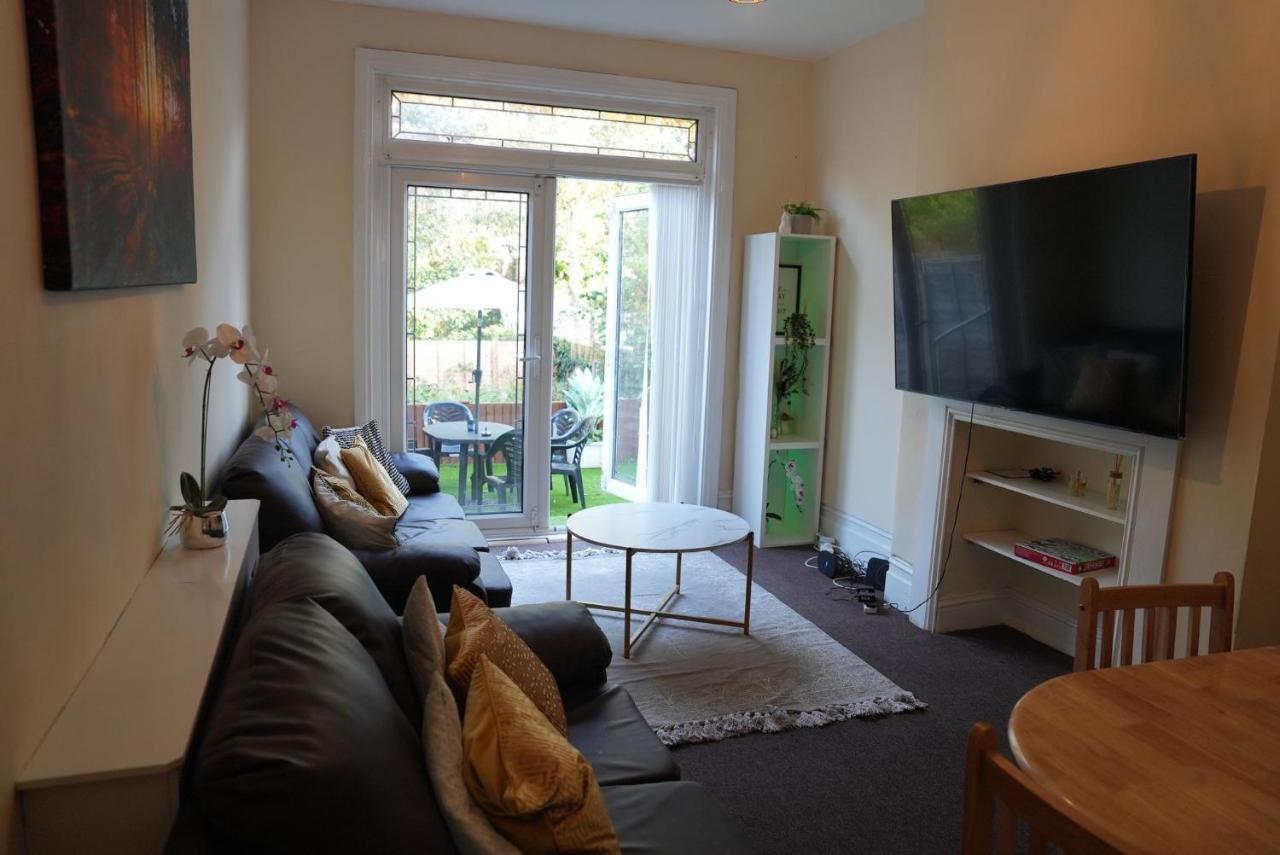 Spacious 5-bed Retreat *