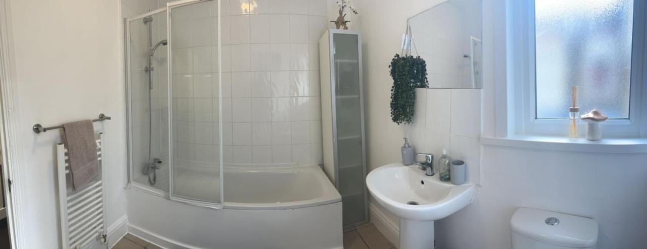 Spacious 5-bed Retreat Apartamento Londres